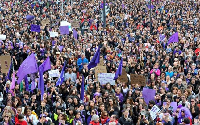 Miles de personas en una manifestación feminista en el Día de la Mujer Miles de personas en una manifestación feminista en el Día de la Mujer