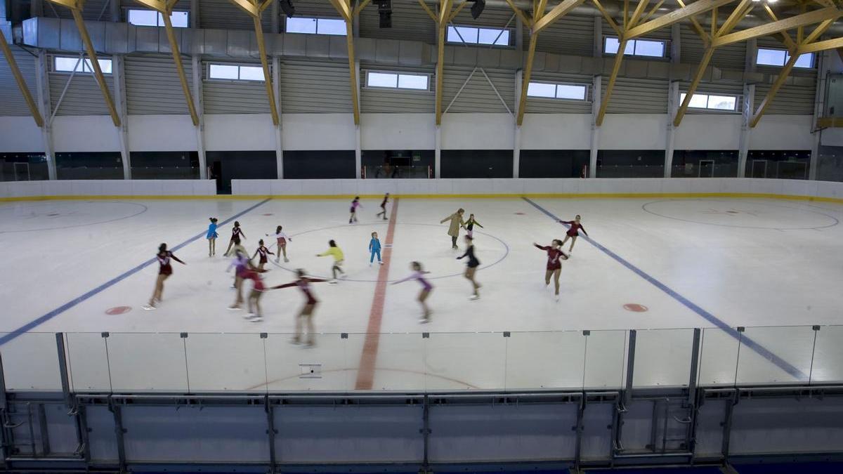 Entrenamiento en la pista de hielo Bakh.