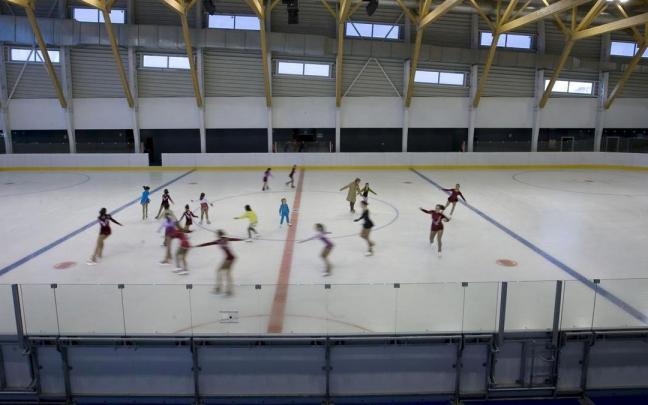 Entrenamiento en la pista de hielo Bakh.