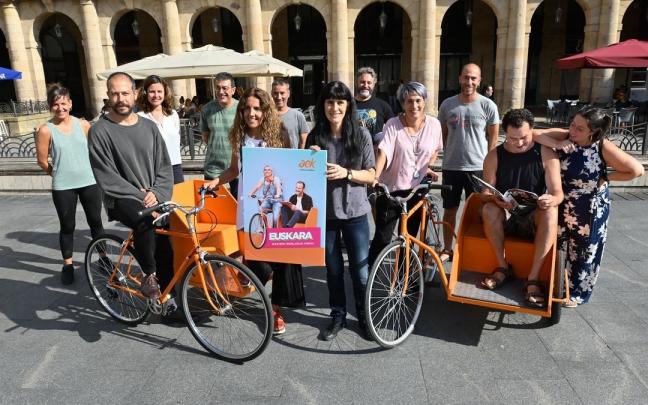 Presentación del nuevo curso 2022/2023 de AEK celebrada en la Plaza Nueva de Bilbao. Presentación del nuevo curso 2022/2023 de AEK celebrada en la Plaza Nueva de Bilbao.