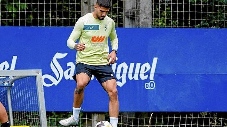 Berrocal, en un entrenamiento con el Eibar. | FOTO: N.G.