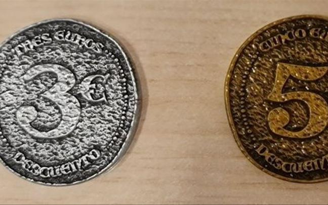 Monedas locales puestas en marcha por los comerciantes del Casco Viejo.