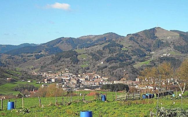 Mediante estas labores se dar&aacute;n coordenadas GPS a las lindes y mojones. | FOTO: N.G.