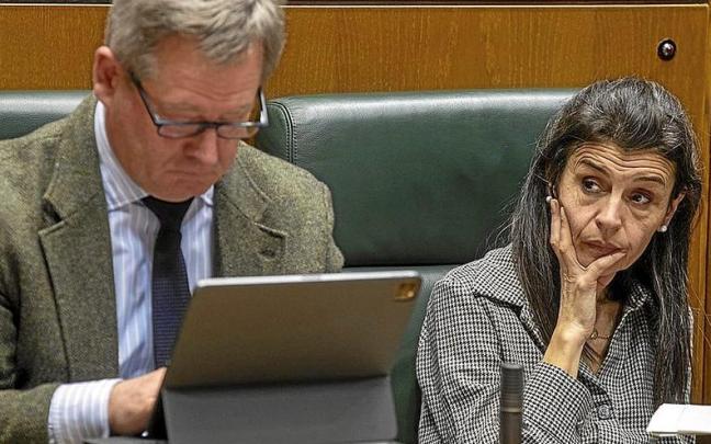 La nueva consejera, Nerea Melgosa, se estren&oacute; ayer en la bancada de Gobierno. | FOTO: EFE