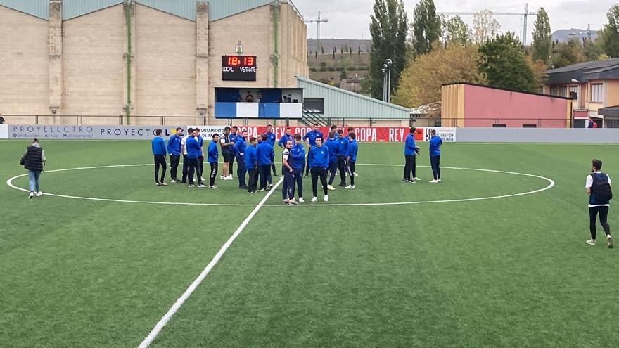 Plantilla del Fuentes y llegada de la afición del Amigó