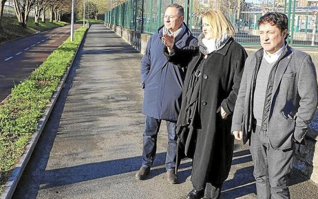 Presentación de las obras de las pantallas acústicas en Zarautz. | FOTO: N.G.