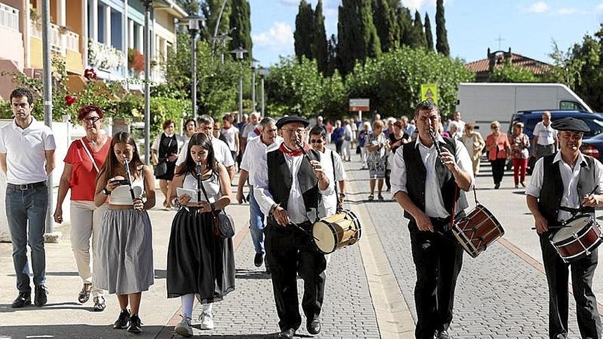 La vuelta de la ermita del Cristo de Otadia fue con txistus.