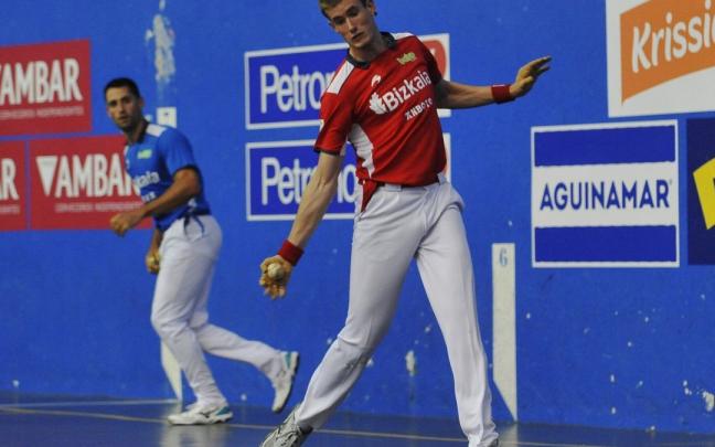 Partido de pelota entre Urrutikoetxea y Mariezkurrena contra Jaka y Albisu. Partido de pelota entre Urrutikoetxea y Mariezkurrena contra Jaka y Albisu.