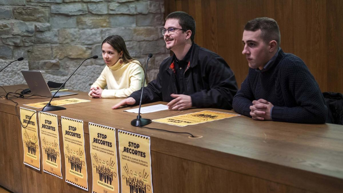 Rueda de prensa del Consejo de Juventud de Navarra para denunciar los recortes.