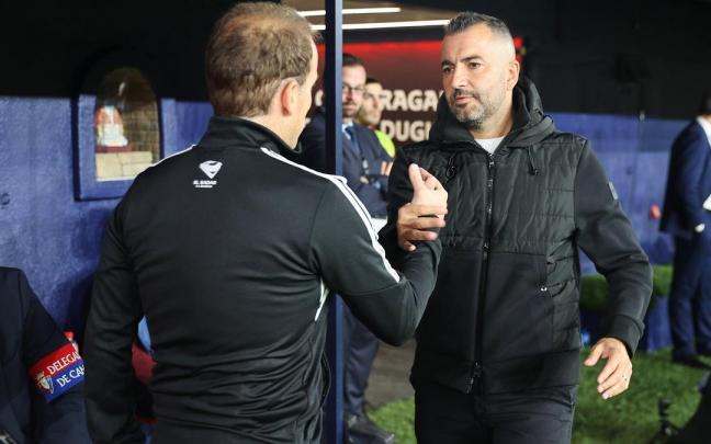 Diego Martínez saluda a Jagoba