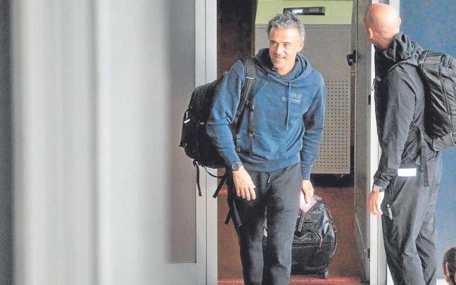 Luis Enrique y Luis Rubiales, ayer en el aeropuerto de Barajas. | FOTO: EFE Luis Enrique y Luis Rubiales, ayer en el aeropuerto de Barajas. | FOTO: EFE