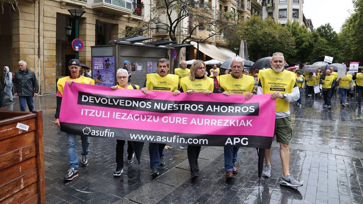 Afectados de Geroa en la manifestaci&oacute;n de Donostia