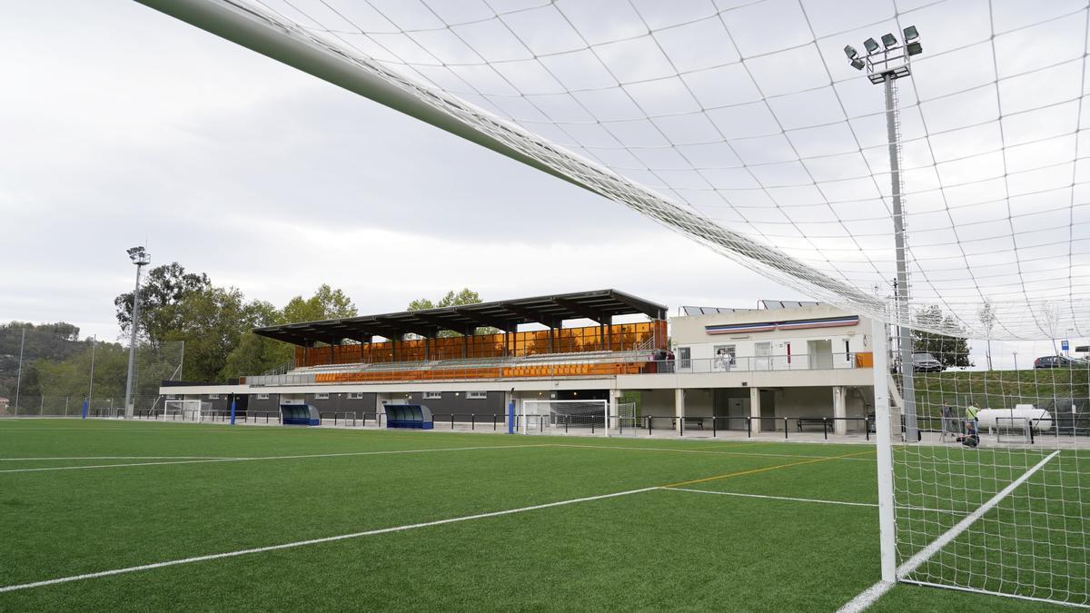 Vista parcial del campo de fútbol de La Roseta en la que son visibles algunas de las mejoras acometidas.