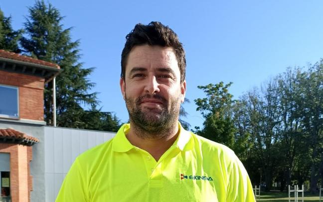 Jesús Sirera a la entrada de Urgencias después de recibir el alta.