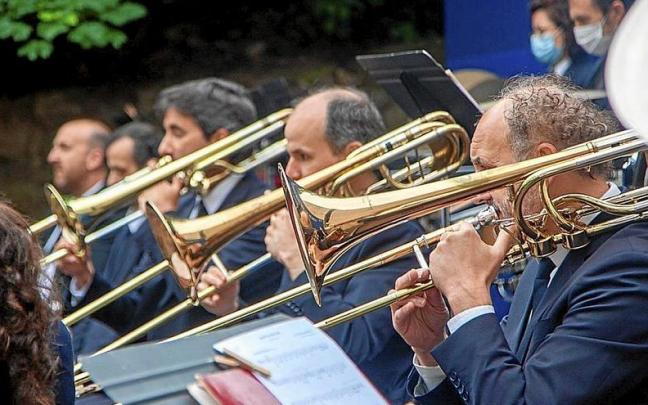 Integrantes de la Banda Municipal de M&uacute;sica de Vitoria durante un concierto.