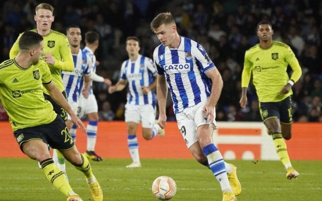Sorloth, entre varios jugadores del Manchester United, en el partido disputado en Anoeta el pasado 3 de noviembre. Sorloth, entre varios jugadores del Manchester United, en el partido disputado en Anoeta el pasado 3 de noviembre.