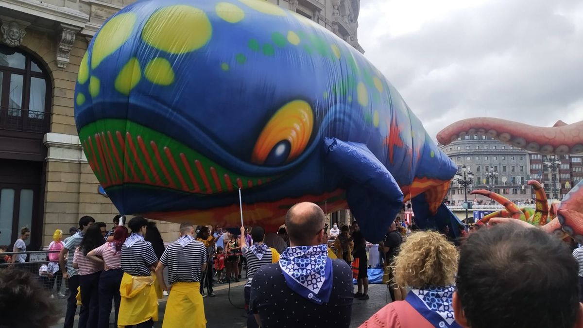 Arranca el Desfile de la Ballena