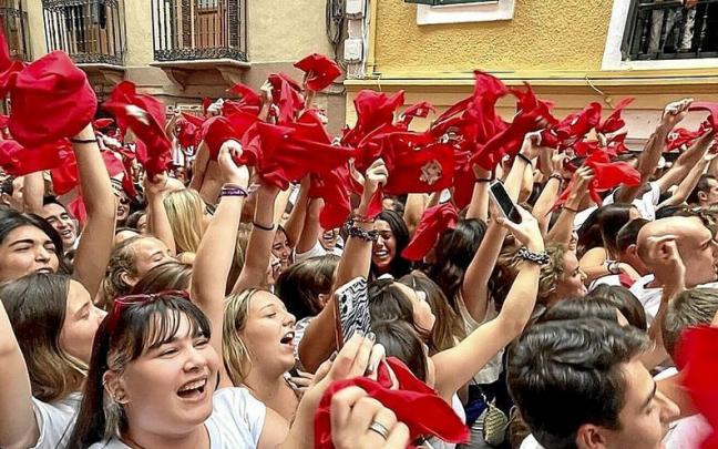 Alegr&iacute;a y ganas de disfrutar de la fiesta, ingredientes en los sanrokes de Deba