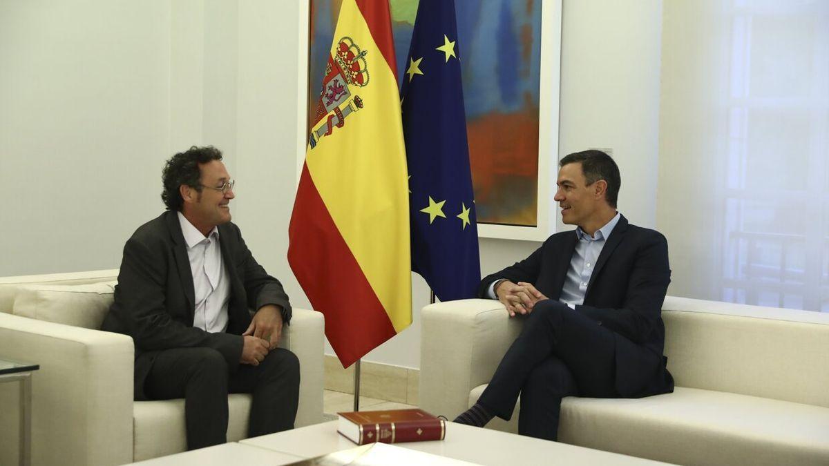 Pedro Sánchez, durante la reunión mantenida este marte con el nuevo Fiscal General del Estado, Álvaro García Ortiz.