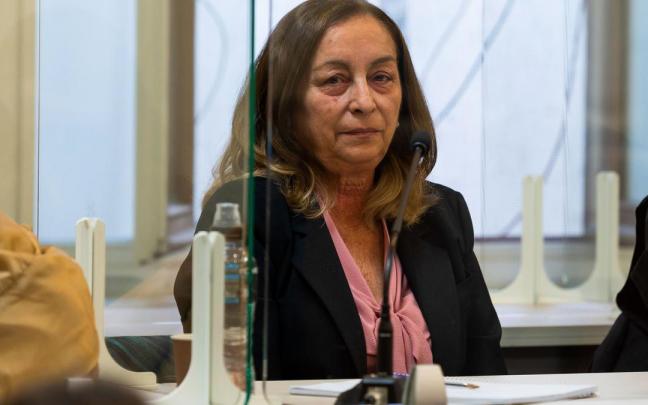 La acusada de decapitar a su novio, en la primera sesión del juicio.