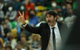 Álex Mumbrú se enfrenta esta noche a Baskonia