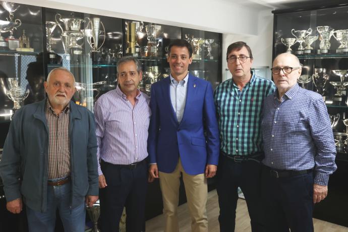 David Blanco, presidente del Patronato desde 2018, flanqueado por Luis Gómez, Fernando Adán, Jesús Ituiño y José Ángel Jiménez, históricos del club.