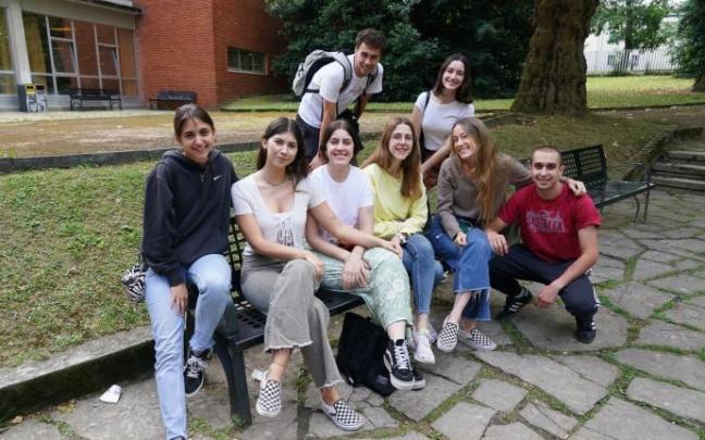 Asier Domínguez, Yaiza Marín, Julene García, Begoña Ibarretxe, Sofía de Miguel, Lorena Bando, Álvaro Gonzalo y Rebeca Etxebarria.