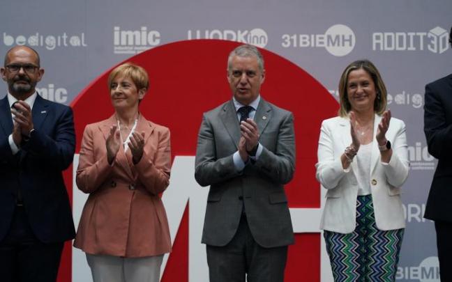 El lehendakari Iñigo Urkullu, junto a la consejera Arantxa Tapia. El lehendakari Iñigo Urkullu, junto a la consejera Arantxa Tapia.