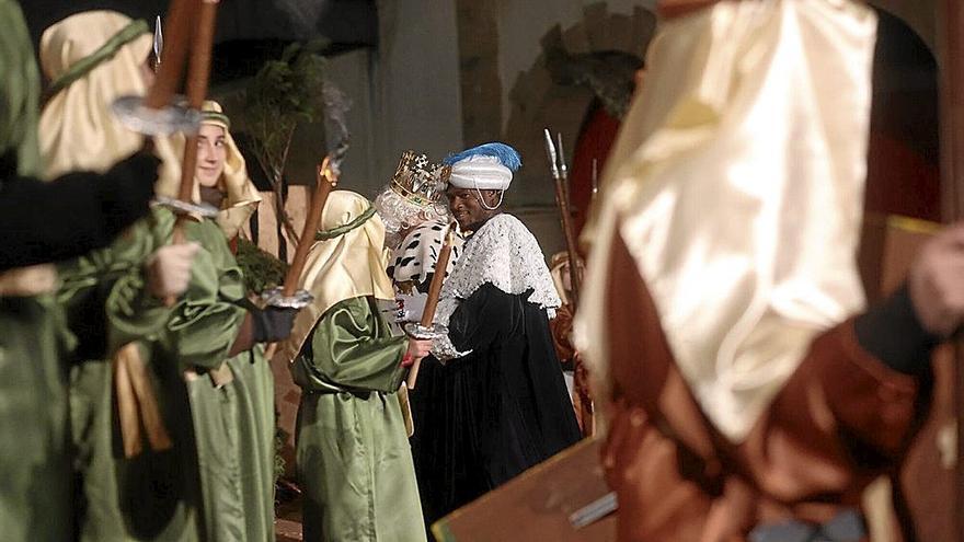 Las coloridas vestimentas volvieron a llamar la atención de los presentes.