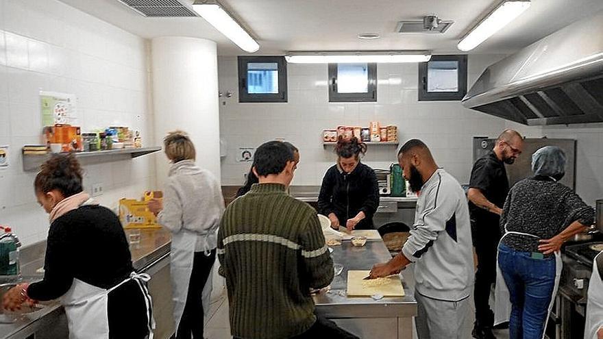 Los participantes del proyecto piloto, en la cocina.