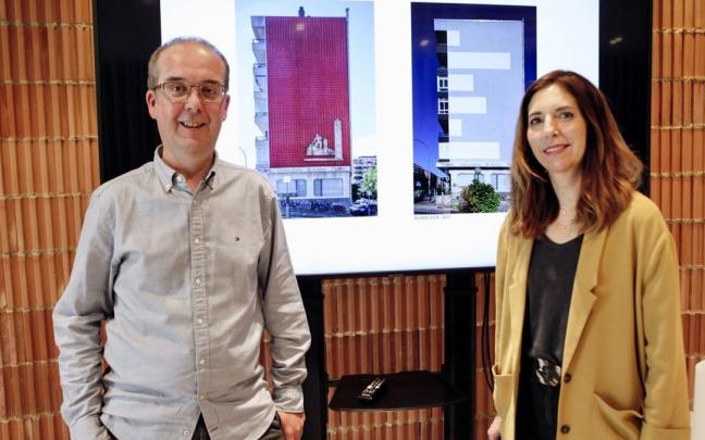 Alberto Garc&iacute;a Yela y Jimena Ruiz de Landa en la sede de arquitectos COAVN