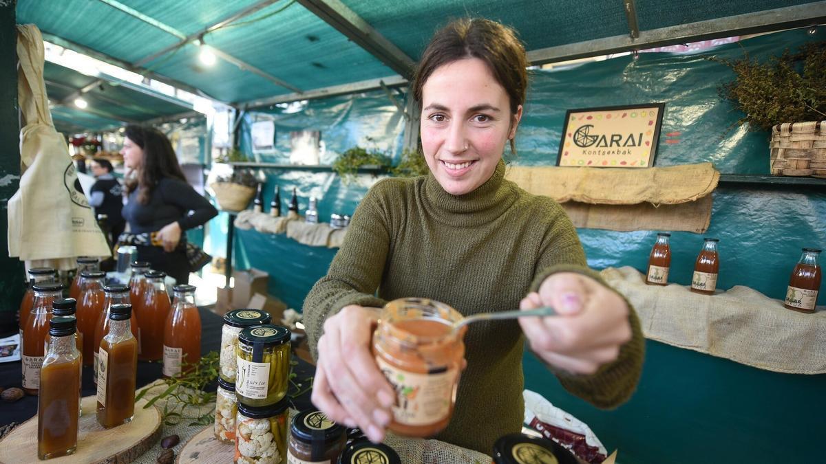 Para Ana de la Maza y su empresa de conservas Garai era la primera cita en el mercado de Santo Tomás.