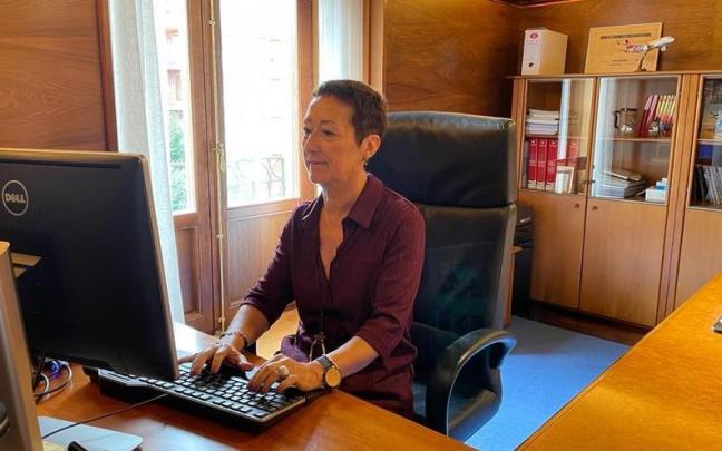 Pilar García de Salazar, trabajando este lunes en su despacho Pilar García de Salazar, trabajando este lunes en su despacho