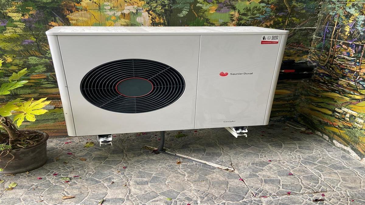 Instalación exterior aerotermia Saunier Pack Gania Set Max 70 kw.