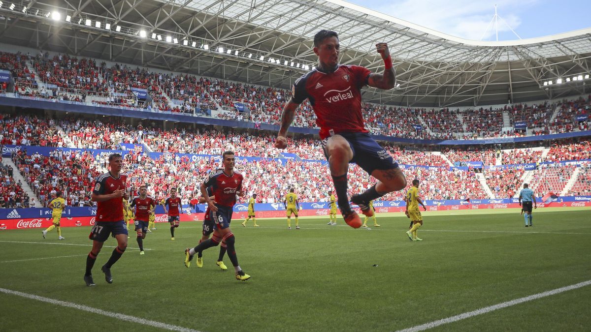 Chimy Ávila celebra el su gol de penalti ante el Cádiz