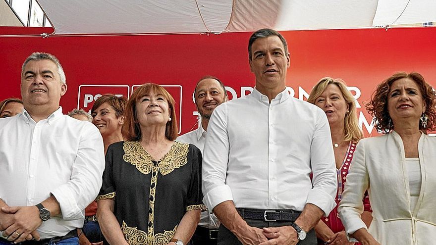 Pedro Sánchez y los miembros de la nueva Ejecutiva del PSOE, en el transcurso del Comité Federal del pasado sábado. | FOTO: E. P.