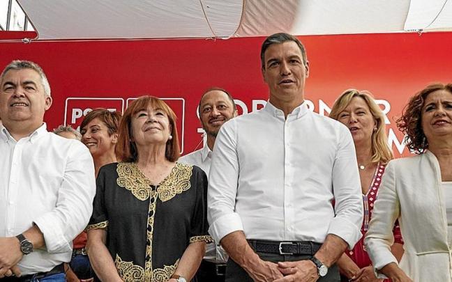 Pedro S&aacute;nchez y los miembros de la nueva Ejecutiva del PSOE, en el transcurso del Comit&eacute; Federal del pasado s&aacute;bado. | FOTO: E. P.