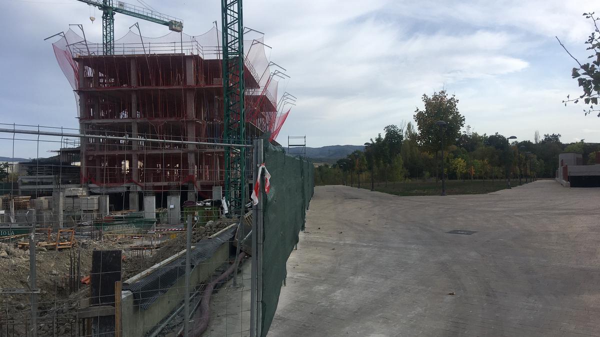 Construcción de un bloque de viviendas en Olarizu
