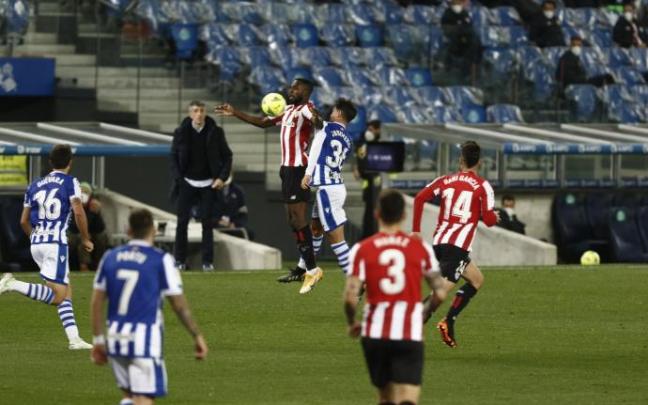 Williams y Zubimendi en el último derbi disputado en Anoeta, que acabó en empate.
