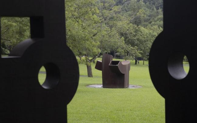 Vista del museo al aire libre Chillida Leku. Vista del museo al aire libre Chillida Leku.