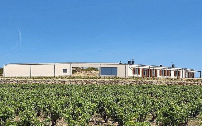 Vista panor&aacute;mica de la bodega de Rioja Alavesa.