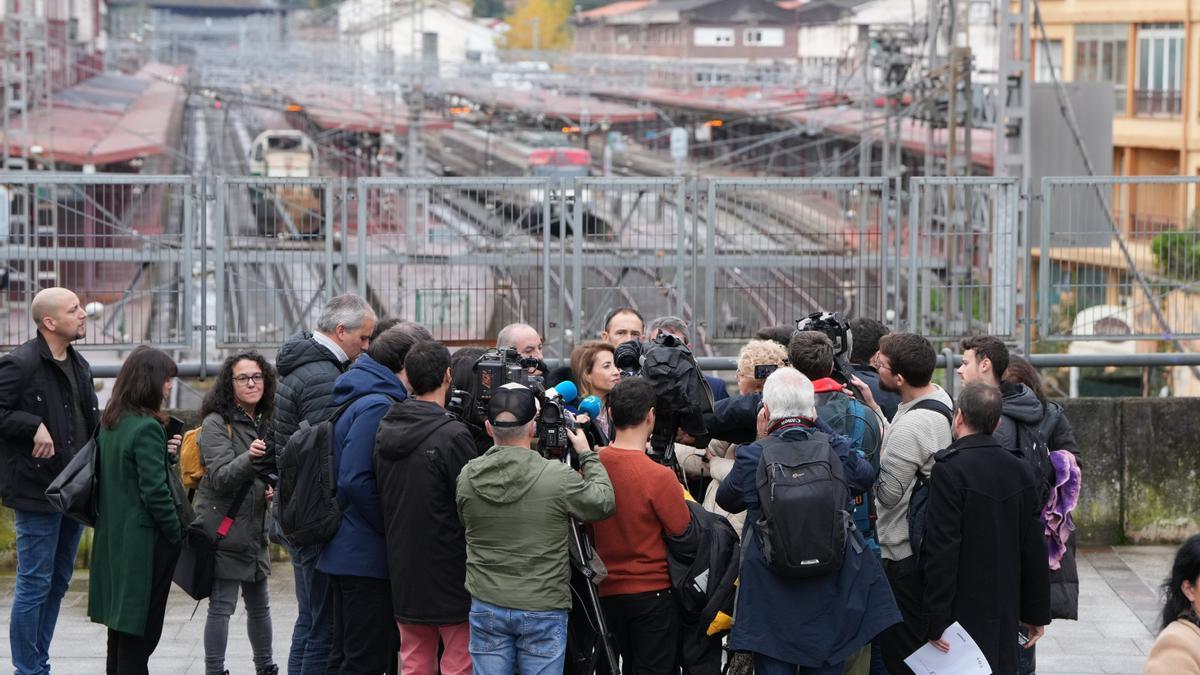 La ministra Raquel Sánchez, durante su visita a Irun el pasado diciembre, para dar cuenta del proyecto de la futura estación internacional.