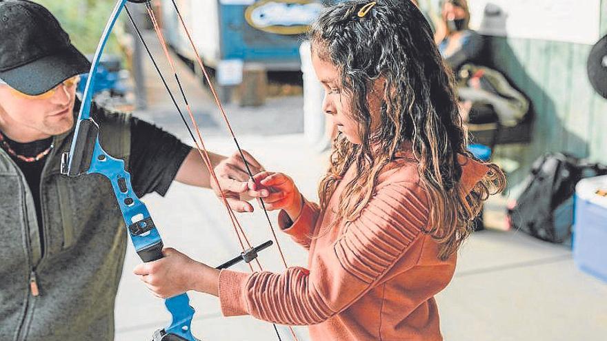 Los niños también pueden aprender tiro con arco.