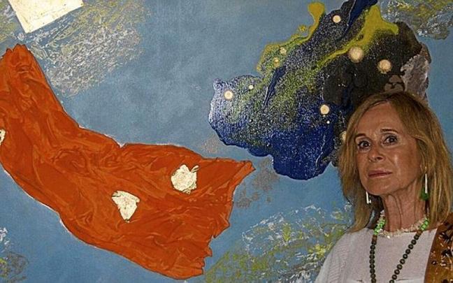 Nisa Goiburu, junto a una de sus obras. | FOTO: N.G. Nisa Goiburu, junto a una de sus obras. | FOTO: N.G.