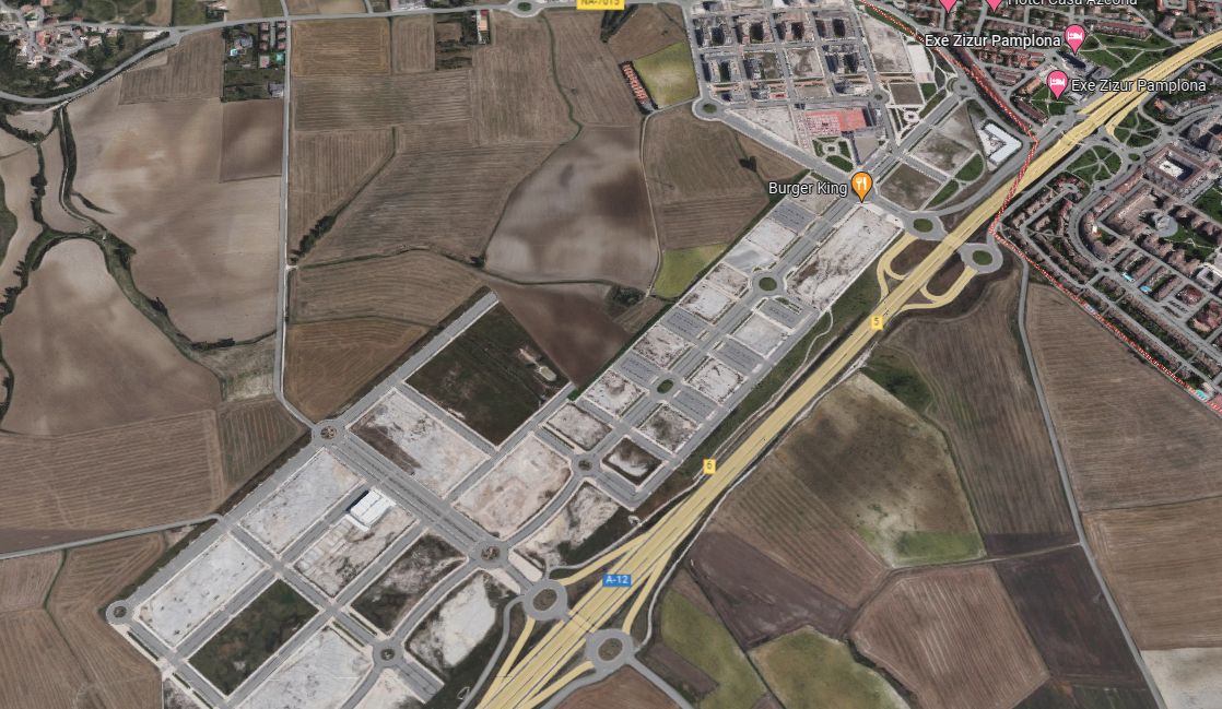 Vista del nuevo polígono de Zizur Mayor, junto a la Autovía del Camino.