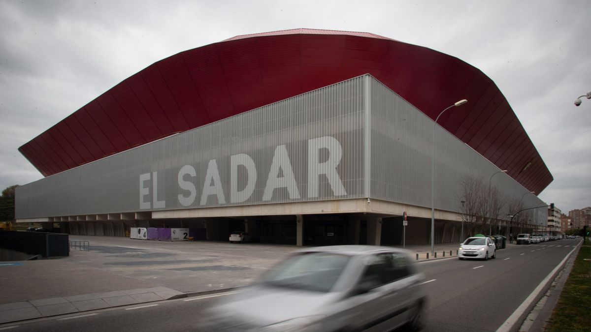 Exterior de El Sadar.