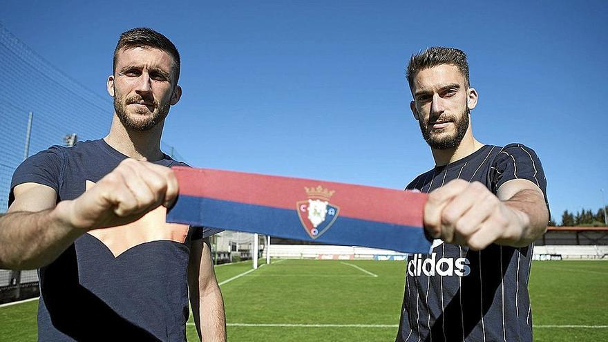 Oier Sanjurjo y Roberto Torres, con el brazalete de capitán de Osasuna en una imagen de hace un par de años.