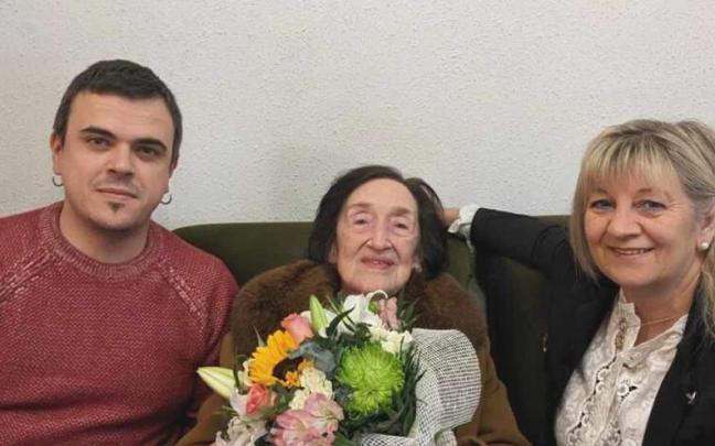 La vecina de Galdakao Purificación Zabala Zelaia cumple cien años La vecina de Galdakao Purificación Zabala Zelaia cumple cien años