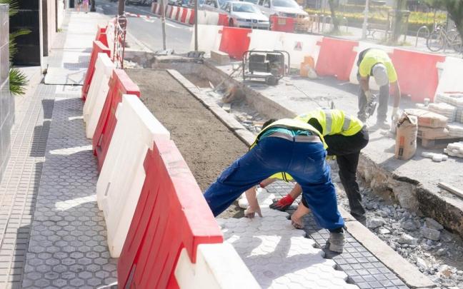 Obras en la calle Zubieta para invertir el sentido de la circulación, en la pasada primavera. Obras en la calle Zubieta para invertir el sentido de la circulación, en la pasada primavera.
