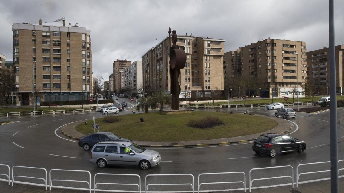 Rotonda en Avenida Navarra en su entronque con Iñigo Arista en la que tuvo lugar el accidentes